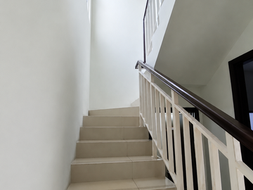 Rumah 2lt luas 6x15 90meter 3KT Cluster Mississippi JGC Jakarta Garden City