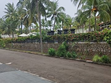 Rumah Eklusive dan Elegan di Kawasan Pemukiman Elite Pesona Khahyangan  Depok Jawa Barat.