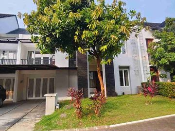 Rumah di jalan Boulevard Premier Park 2 Modernland