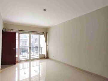 Rumah di jalan Boulevard Premier Park 2 Modernland