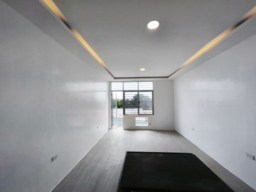 Holy Spirit Quezon City For Sale 3 Storey Townhouse 3 Bedrooms  near Shopwise Commonwealth RG
