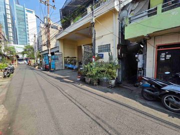 Dijual via lelang Ruko Kedung klinter 1 no. 90 kel. Kedungdoro kec. Tegalsari Surabaya,