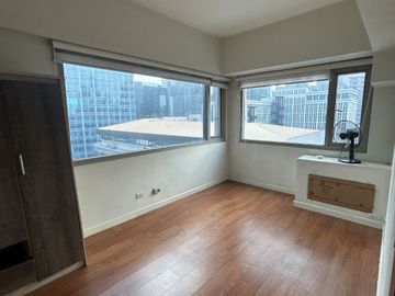 1BR Condo in Makati CBD | Eton Tower Corner Unit | ₱6.9M Only