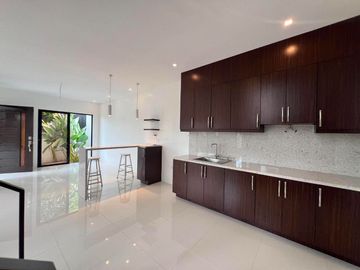 For Sale 3 Storey Modern Townhouse in Doña Faustina Village Tandang Sora, Q.C. KSA