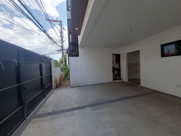 For Sale 3 Storey Modern Townhouse in Doña Faustina Village Tandang Sora, Q.C. KSA