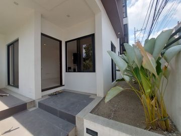 For Sale 3 Storey Modern Townhouse in Doña Faustina Village Tandang Sora, Q.C. KSA