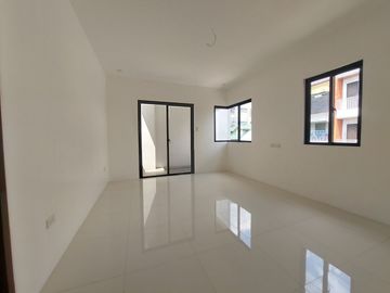 For Sale 3 Storey Modern Townhouse in Doña Faustina Village Tandang Sora, Q.C. KSA