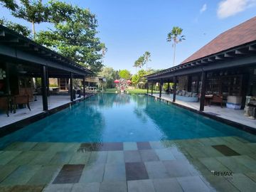 Villa Premium 4 Kamar Tidur Disewakan di Kerobokan, Badung