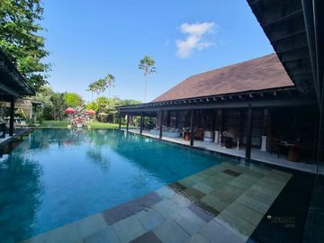 Villa Premium 4 Kamar Tidur Disewakan di Kerobokan, Badung
