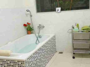 Disewakan Rumah Besar 2 Lantai Full-Furnished Cocok Untuk Usaha Di Cibubur