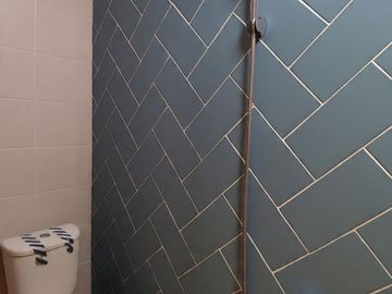 rumah 2 lantai siap huni, balkon nyaman carpot luas
