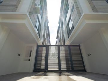 For Sale 3 Storey Luxury Townhouse in Congressional Ave Tandang Sora, Q.C. KSA