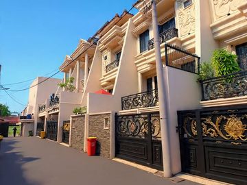 rumah mewah klasik private swiming pool di kebagusan jakarta selatan