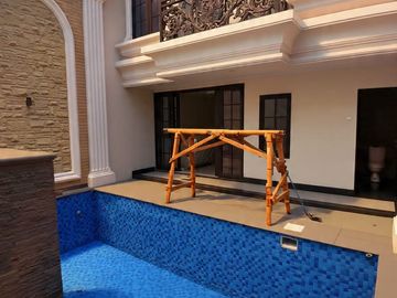 rumah mewah klasik private swiming pool di kebagusan jakarta selatan