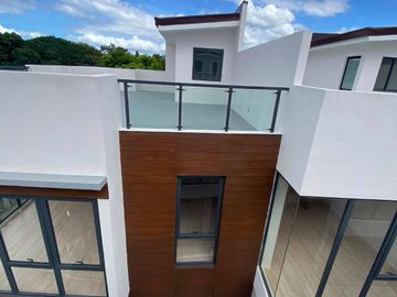 For Sale 3 Storey Modern Townhouse w/ Roofdeck in East Teachers Village, Q.C. KSA