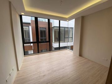 For Sale 3 Storey Modern Townhouse w/ Roofdeck in East Teachers Village, Q.C. KSA