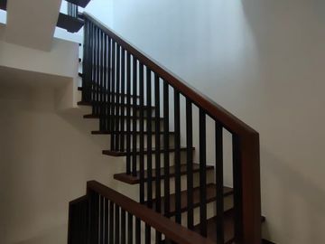 For Sale 3 Storey Modern Townhouse w/ Roofdeck in East Teachers Village, Q.C. KSA