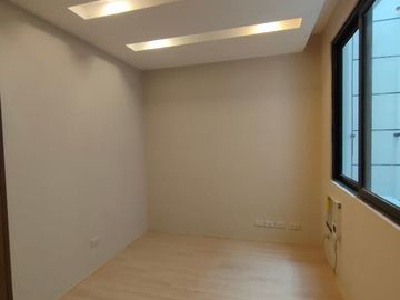 For Sale 3 Storey Modern Townhouse w/ Roofdeck in East Teachers Village, Q.C. KSA