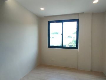 For Sale 3 Storey Modern Townhouse w/ Roofdeck in East Teachers Village, Q.C. KSA