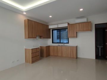 For Sale 3 Storey Modern Townhouse w/ Roofdeck in East Teachers Village, Q.C. KSA