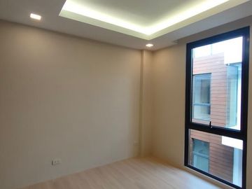 For Sale 3 Storey Modern Townhouse w/ Roofdeck in East Teachers Village, Q.C. KSA