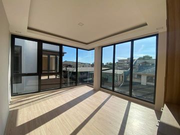For Sale 3 Storey Modern Townhouse w/ Roofdeck in East Teachers Village, Q.C. KSA