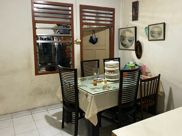 JUAL CEPAT RUMAH dipinggir jalan , strategis