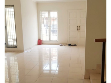 Dijual Rumah SHM Cozy 2 Lantai Kelapa Gading – Akses Strategis & Garasi Luas