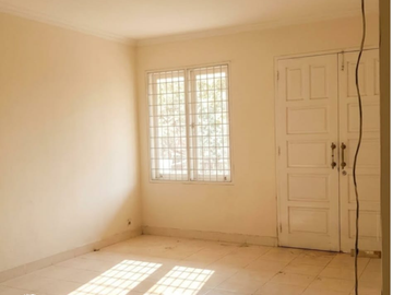 Dijual Rumah SHM Cozy 2 Lantai Kelapa Gading – Akses Strategis & Garasi Luas