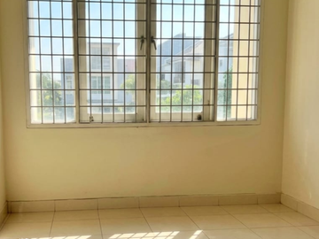 Dijual Rumah SHM Cozy 2 Lantai Kelapa Gading – Akses Strategis & Garasi Luas