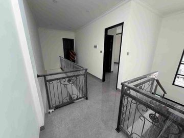 jual rumah Baru 3 lantai di Tukad Pakerisan Denpasar