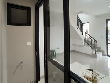 Disewakan Rumah Milenial PIK 2  Uk 4,5x10 Kosongan Siap Huni. Jakarta Utara