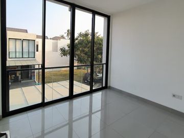 Disewakan Rumah Milenial PIK 2  Uk 4,5x10 Kosongan Siap Huni. Jakarta Utara