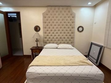 FOR SALE: WHITE PLAINS QUEZON CITY HOUSE AND LOT