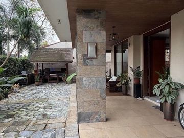 FOR SALE: WHITE PLAINS QUEZON CITY HOUSE AND LOT