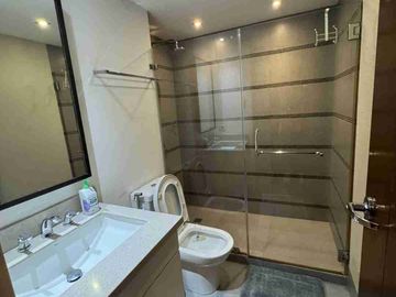 Luxury 2 Bedrooms in One Rockwell East - 112 sqm