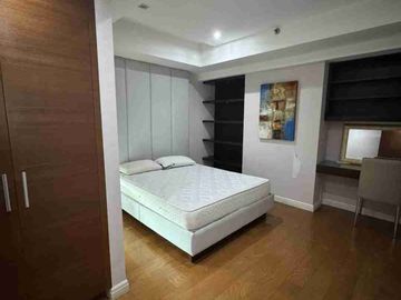 Luxury 2 Bedrooms in One Rockwell East - 112 sqm