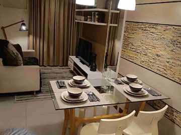 Rent to Own 1bedroom unit in Pioneer Woodlands at Mandaluyong  connected to MRT 3 Boni station near Cubao, Ortigas, Makati, BGC, shopping mall, schools, Hospital and business district.                 The price indicate was equity