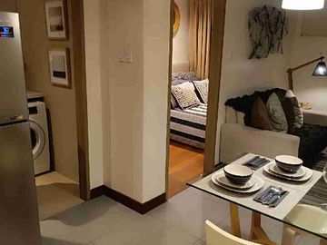 Rent to Own 1bedroom unit in Pioneer Woodlands at Mandaluyong  connected to MRT 3 Boni station near Cubao, Ortigas, Makati, BGC, shopping mall, schools, Hospital and business district.                 The price indicate was equity