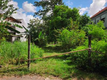 Tanah kosong cocok untuk vila2 dan investasi atau unian jalan Uluwatu Jimbaran lingkungan semua vila2  sedikit masuk dari jalan Raya