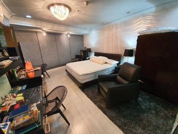 One McKinley Place | 3BR Unit | 186 sqm | 2 Parking Slots | ₱238K