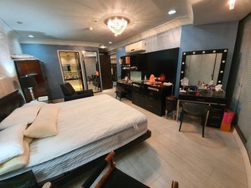 One McKinley Place | 3BR Unit | 186 sqm | 2 Parking Slots | ₱238K