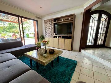 HERMOSA CASA AL LAGO!!