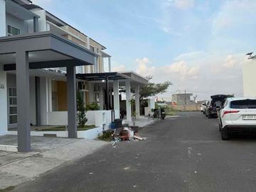 dijual perumahan papa mama resident 
tipe 80
luas tanah 96m2
2kamar tidur
3kamar mandi
harga 1.2m nego
bonus 2biji ac