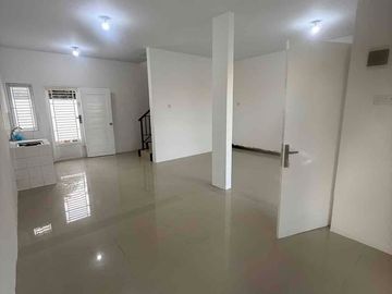 dijual perumahan papa mama resident 
tipe 80
luas tanah 96m2
2kamar tidur
3kamar mandi
harga 1.2m nego
bonus 2biji ac