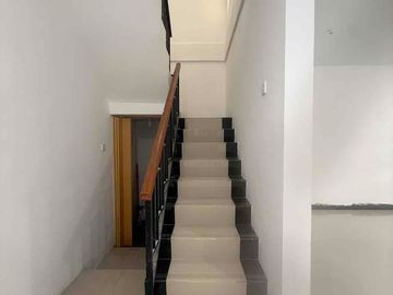 dijual perumahan papa mama resident 
tipe 80
luas tanah 96m2
2kamar tidur
3kamar mandi
harga 1.2m nego
bonus 2biji ac