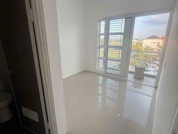 dijual perumahan papa mama resident 
tipe 80
luas tanah 96m2
2kamar tidur
3kamar mandi
harga 1.2m nego
bonus 2biji ac