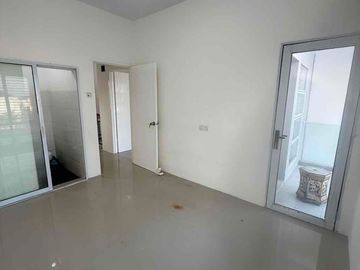 dijual perumahan papa mama resident 
tipe 80
luas tanah 96m2
2kamar tidur
3kamar mandi
harga 1.2m nego
bonus 2biji ac