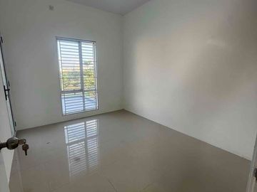 dijual perumahan papa mama resident 
tipe 80
luas tanah 96m2
2kamar tidur
3kamar mandi
harga 1.2m nego
bonus 2biji ac