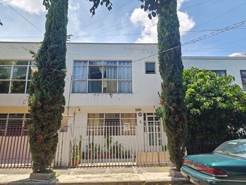 Se vende edificio en Arcos Sur